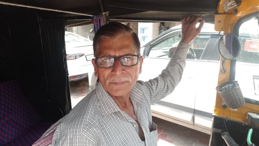 श्याम लाल ठाकुर, टैक्सी ऑपरेशन कुनालग सरकाघाट श्याम लाल ठाकुर, टैक्सी ऑपरेशन कुनालग सरकाघाट