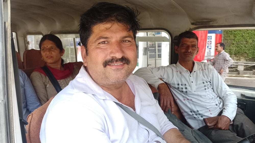 श्याम लाल ठाकुर, टैक्सी ऑपरेशन कुनालग सरकाघाट श्याम लाल ठाकुर, टैक्सी ऑपरेशन कुनालग सरकाघाट