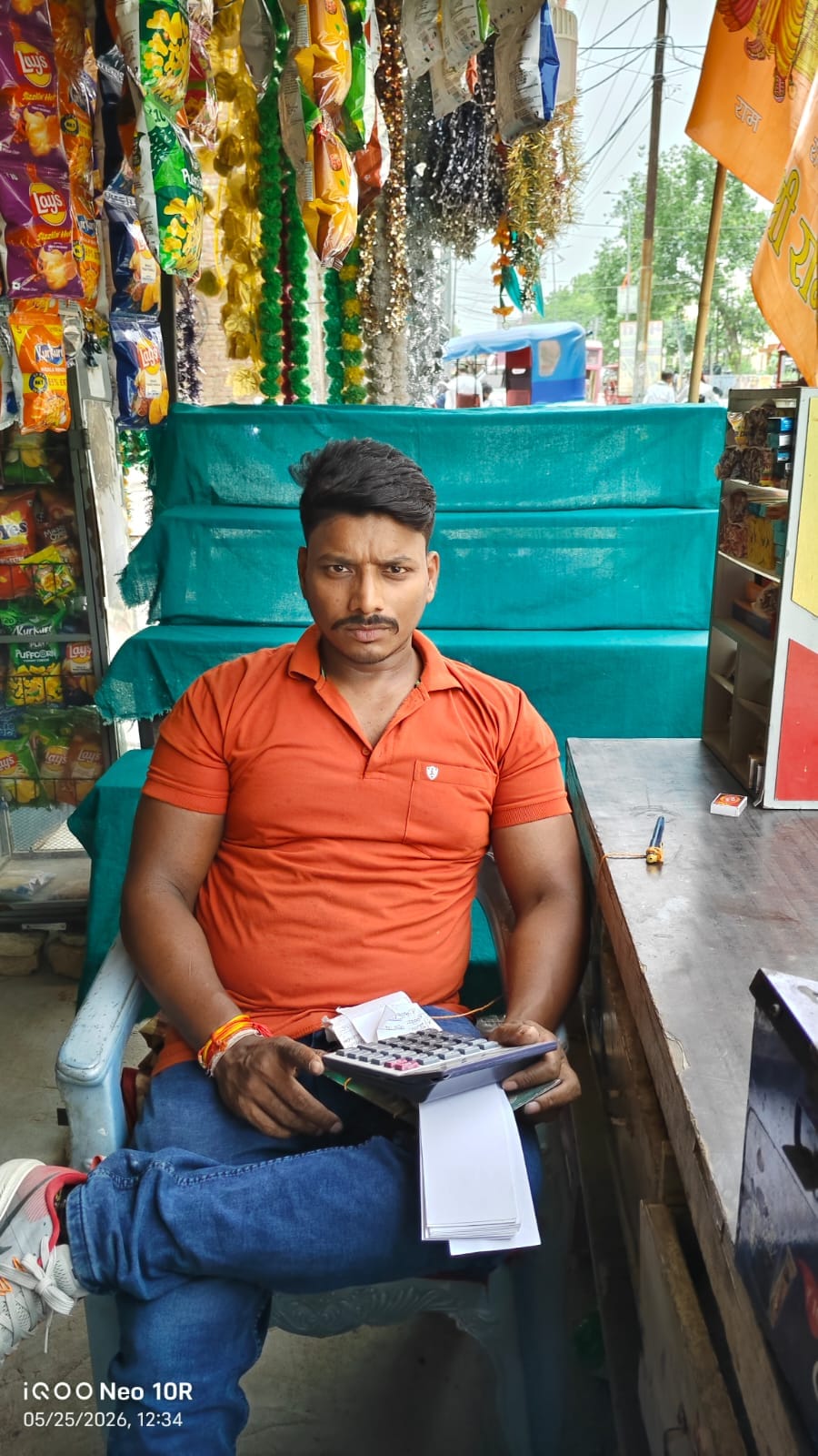 अयाज़ अहमद, दुकानदार