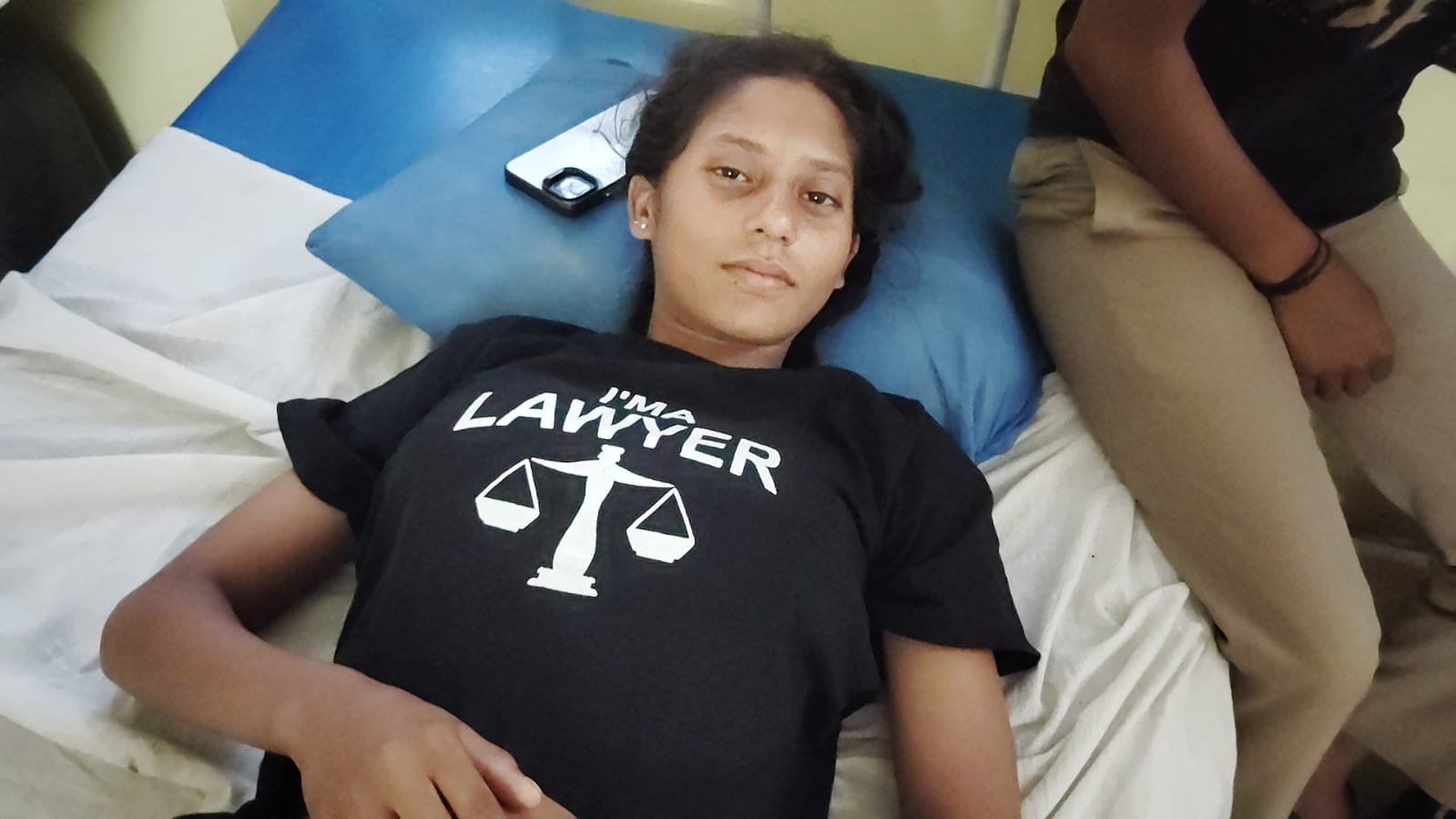 एन सी सी कैंप में तबीयत बिगडने पर सीएचसी में भर्ती हुई एन सी सी कैडेट्स। (मवाना)