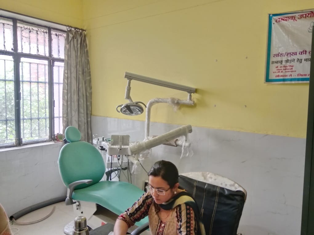 फोटो नवाबगंज 01 कौड़िहार सीएचसी में धूल फांक रही, डेंटल चेयर