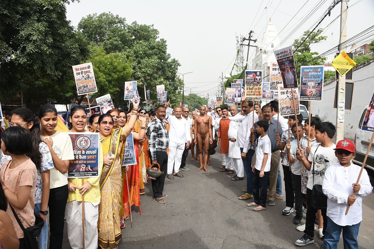 इंदिरा नगर स्थित दिगंबर जैन मंदिर में इंदिरा नगर जैन सेवा संस्थान की ओर से रीवा में जैन साध्विय इंदिरा नगर स्थित दिगंबर जैन मंदिर में इंदिरा नगर जैन सेवा संस्थान की ओर से रीवा में जैन साध्विय