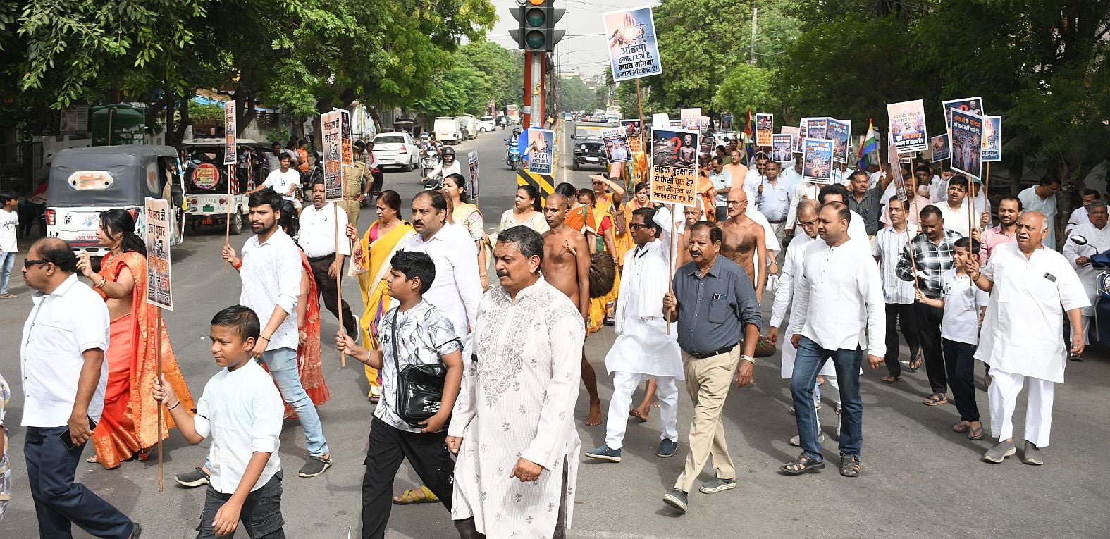 इंदिरा नगर स्थित दिगंबर जैन मंदिर में इंदिरा नगर जैन सेवा संस्थान की ओर से रीवा में जैन साध्विय इंदिरा नगर स्थित दिगंबर जैन मंदिर में इंदिरा नगर जैन सेवा संस्थान की ओर से रीवा में जैन साध्विय