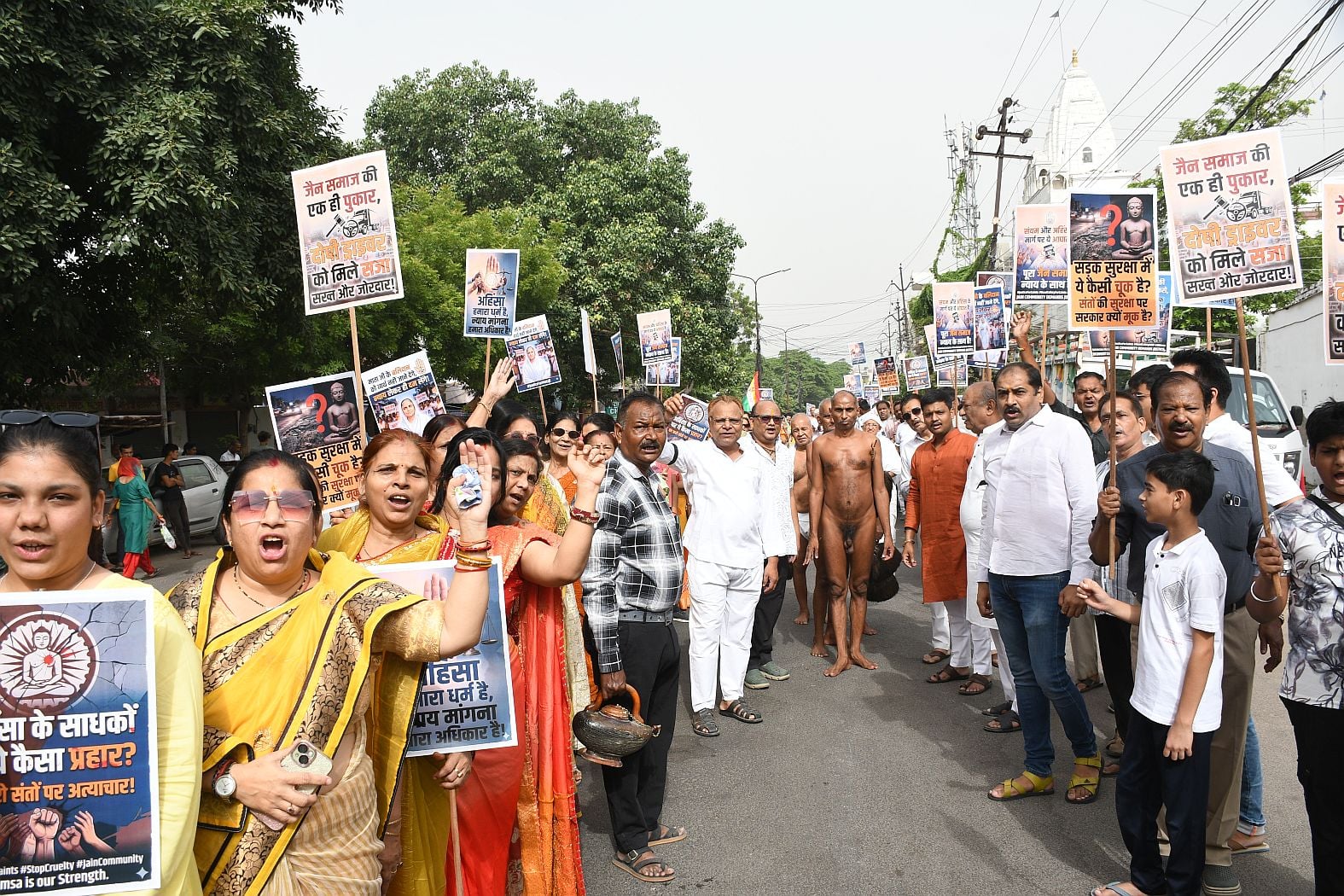 इंदिरा नगर स्थित दिगंबर जैन मंदिर में इंदिरा नगर जैन सेवा संस्थान की ओर से रीवा में जैन साध्विय इंदिरा नगर स्थित दिगंबर जैन मंदिर में इंदिरा नगर जैन सेवा संस्थान की ओर से रीवा में जैन साध्विय