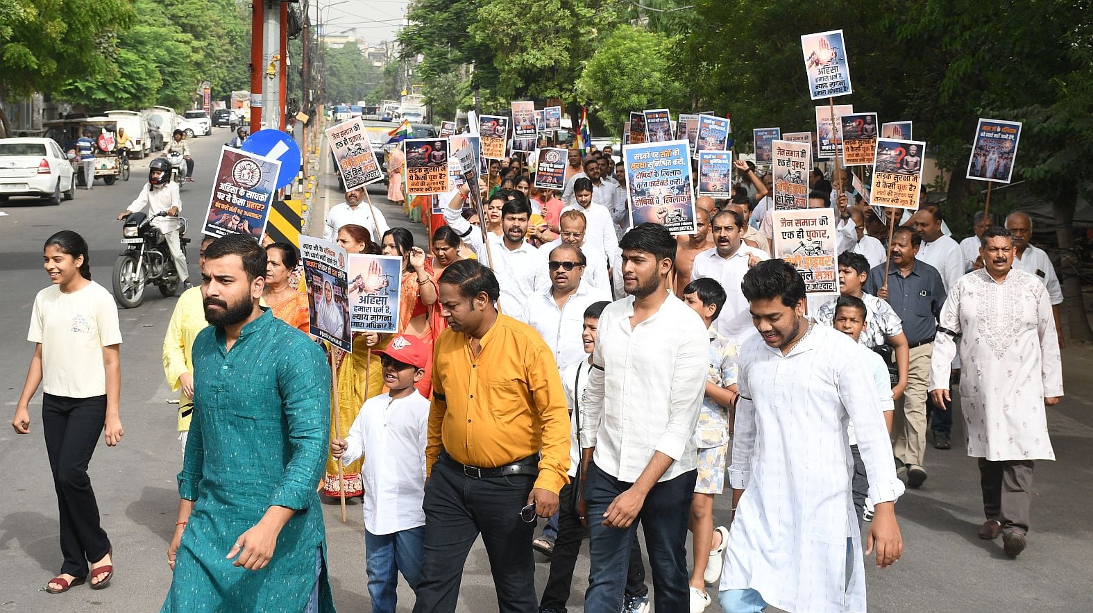 इंदिरा नगर स्थित दिगंबर जैन मंदिर में इंदिरा नगर जैन सेवा संस्थान की ओर से रीवा में जैन साध्विय इंदिरा नगर स्थित दिगंबर जैन मंदिर में इंदिरा नगर जैन सेवा संस्थान की ओर से रीवा में जैन साध्विय
