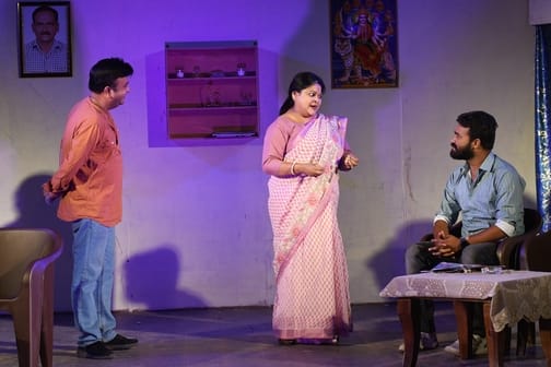 कांच के खिलौने के मंचन में दिखा रिश्तों के टूटने का दर्द कांच के खिलौने के मंचन में दिखा रिश्तों के टूटने का दर्द