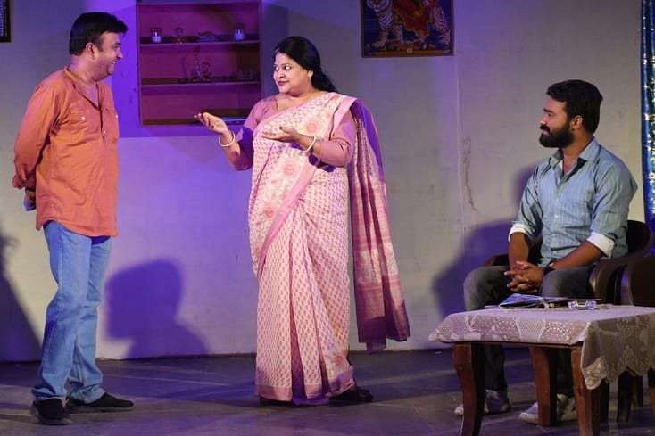 कांच के खिलौने के मंचन में दिखा रिश्तों के टूटने का दर्द कांच के खिलौने के मंचन में दिखा रिश्तों के टूटने का दर्द