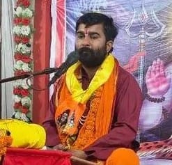 कुर्रिया कलां में माता फूलमती मंदिर पर आयोजित भागवत कथा का श्रवण करते श्रद्धालु। संवाद