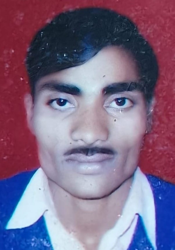 रोजा के बिलंदपुर गांव में सोमवार रात आंधी-पानी के दौरान गिरी दीवार। स्रोत: जागरुक पाठक