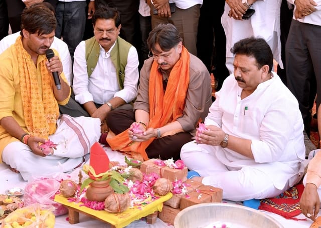 उप निबंधक कार्यालय के भवन का हुआ शिलान्यास।