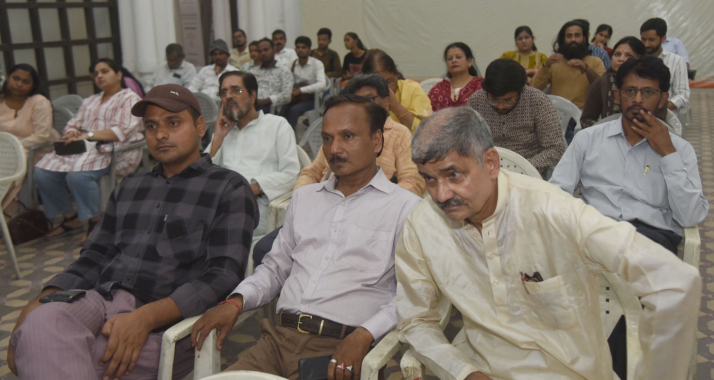 उत्तर प्रदेश राज्य ललित कला अकादमी में सोमवार को दिवंगत कलाकार राजीव मिश्रा की स्मृति में कला प