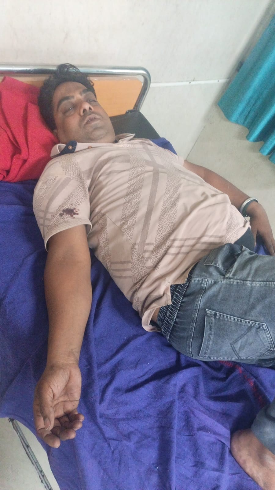 13-सीसीटीवी कैमरे में कैद सुभाष नगर स्थित गुरुद्वारे के सामने हुई घटना। स्रोत : वीडियो ग्रैब 13-सीसीटीवी कैमरे में कैद सुभाष नगर स्थित गुरुद्वारे के सामने हुई घटना। स्रोत : वीडियो ग्रैब