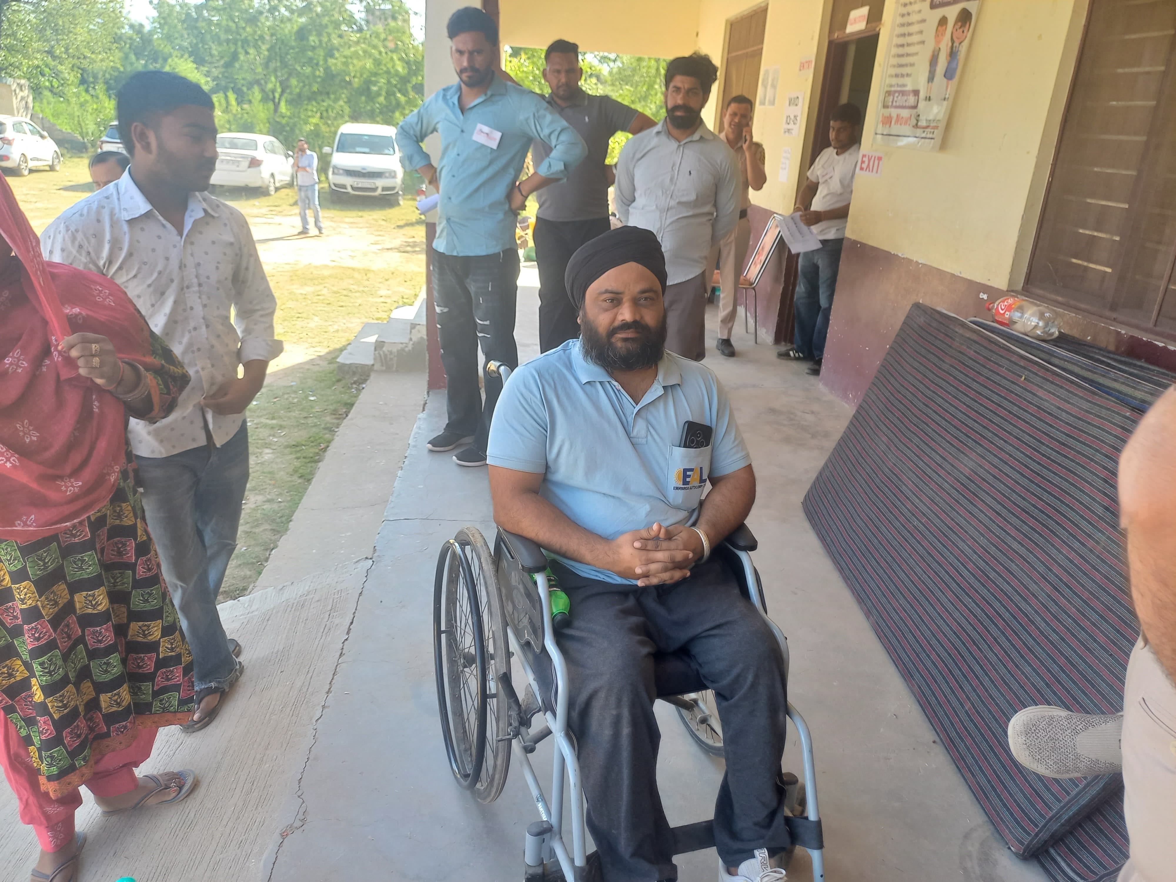 बढलग पंचायत से निर्मला देवी 65 वर्षीय और सुलोचना देवी 58 वर्षीय मतदान के बाद चुनाव चिंह दिखाते बढलग पंचायत से निर्मला देवी 65 वर्षीय और सुलोचना देवी 58 वर्षीय मतदान के बाद चुनाव चिंह दिखाते