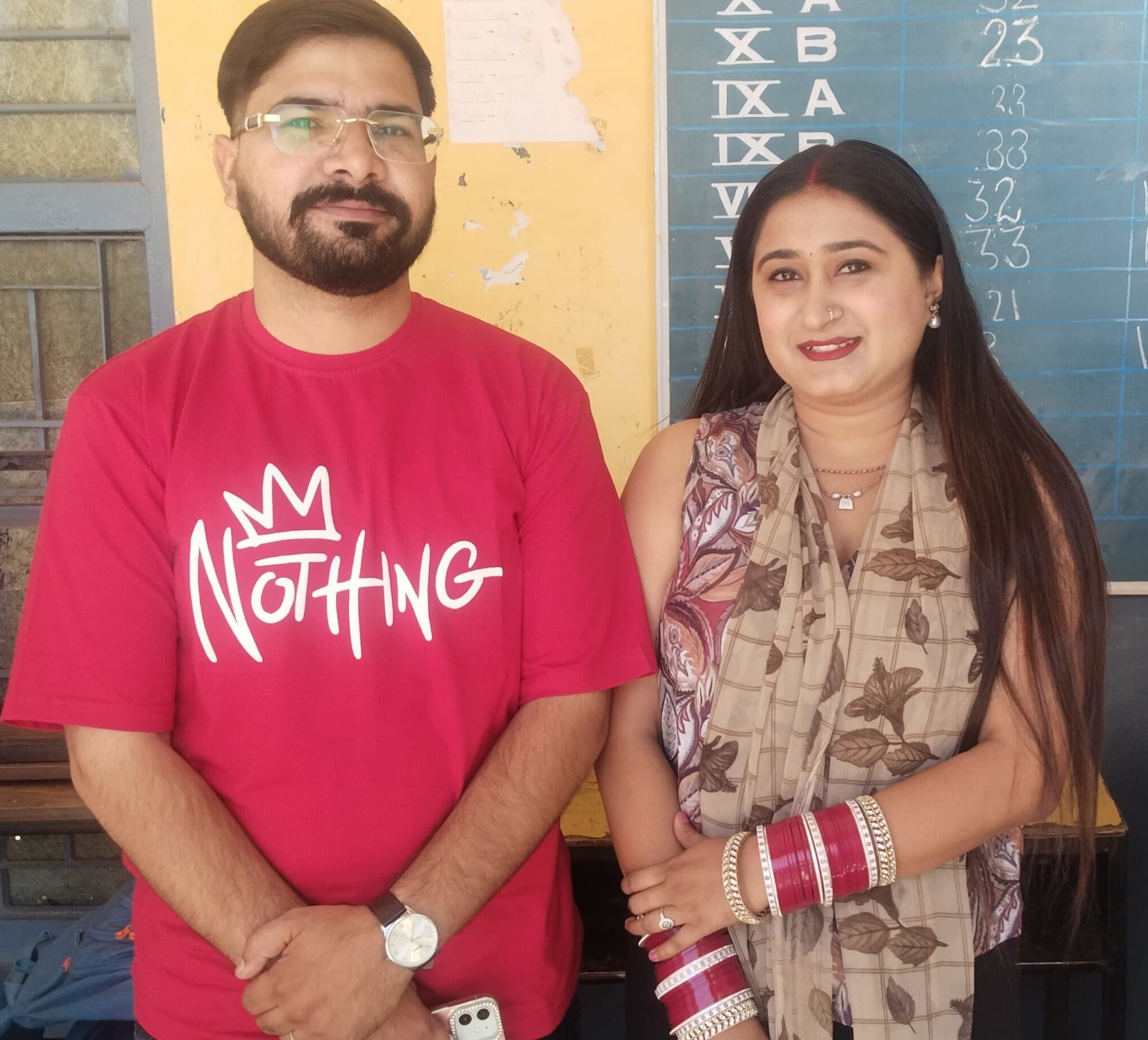 बढलग पंचायत से निर्मला देवी 65 वर्षीय और सुलोचना देवी 58 वर्षीय मतदान के बाद चुनाव चिंह दिखाते बढलग पंचायत से निर्मला देवी 65 वर्षीय और सुलोचना देवी 58 वर्षीय मतदान के बाद चुनाव चिंह दिखाते