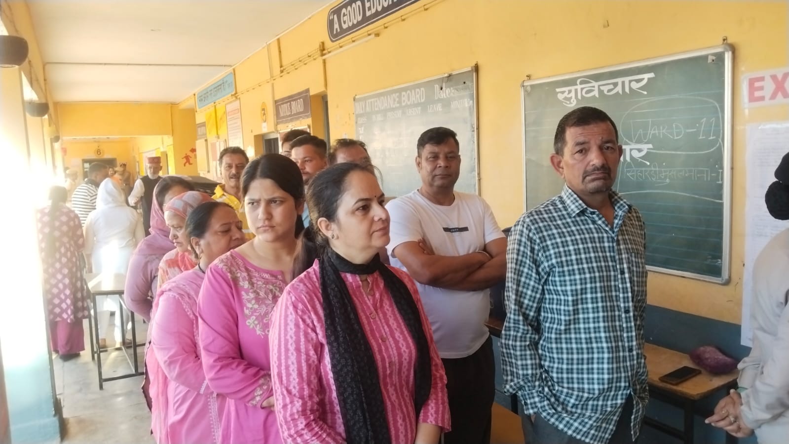 बढलग पंचायत से निर्मला देवी 65 वर्षीय और सुलोचना देवी 58 वर्षीय मतदान के बाद चुनाव चिंह दिखाते बढलग पंचायत से निर्मला देवी 65 वर्षीय और सुलोचना देवी 58 वर्षीय मतदान के बाद चुनाव चिंह दिखाते