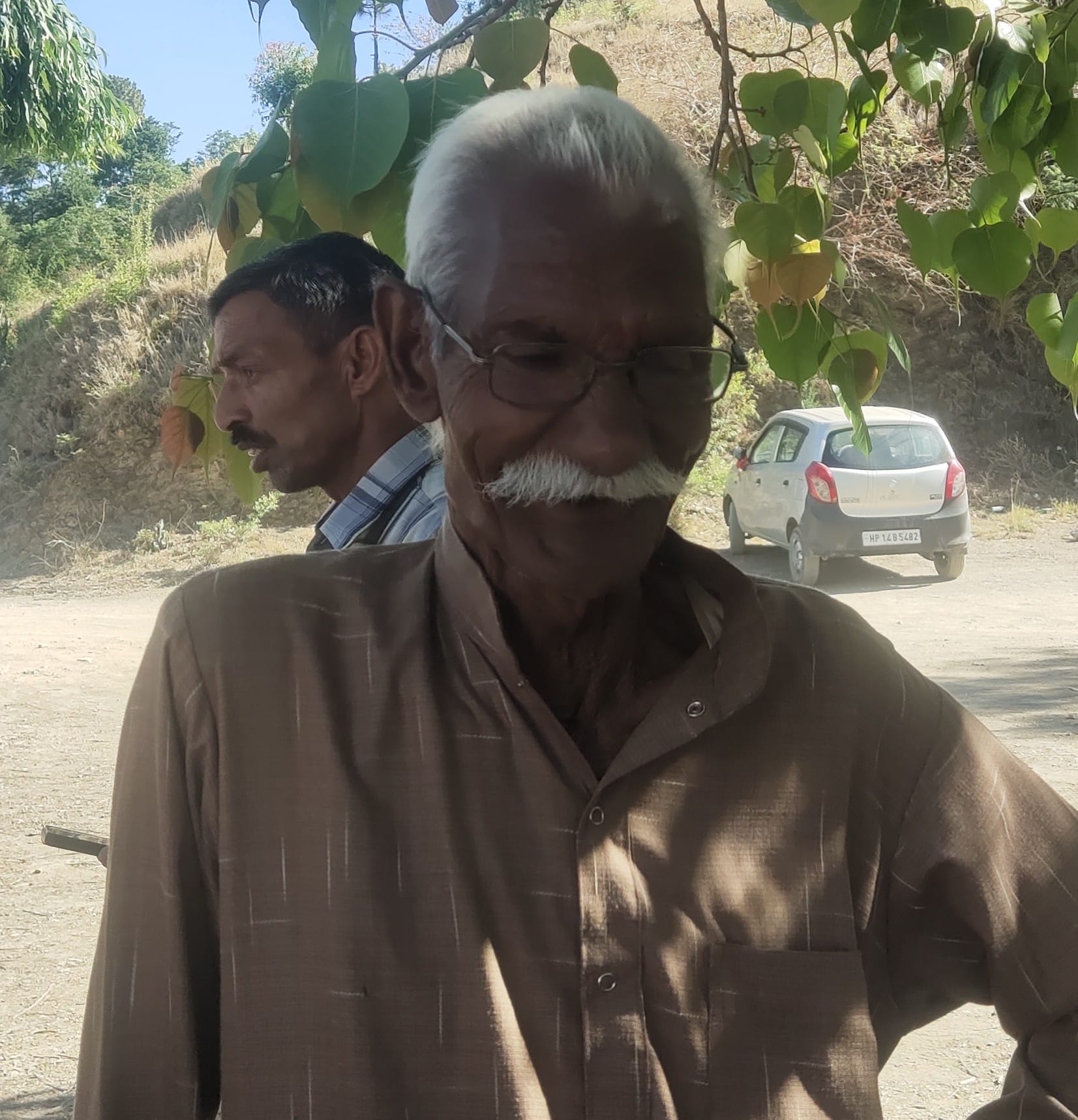 डांगरी पंचायत के कायलर गांव की 96 वर्षीय बुजुर्ग शांता देवी।