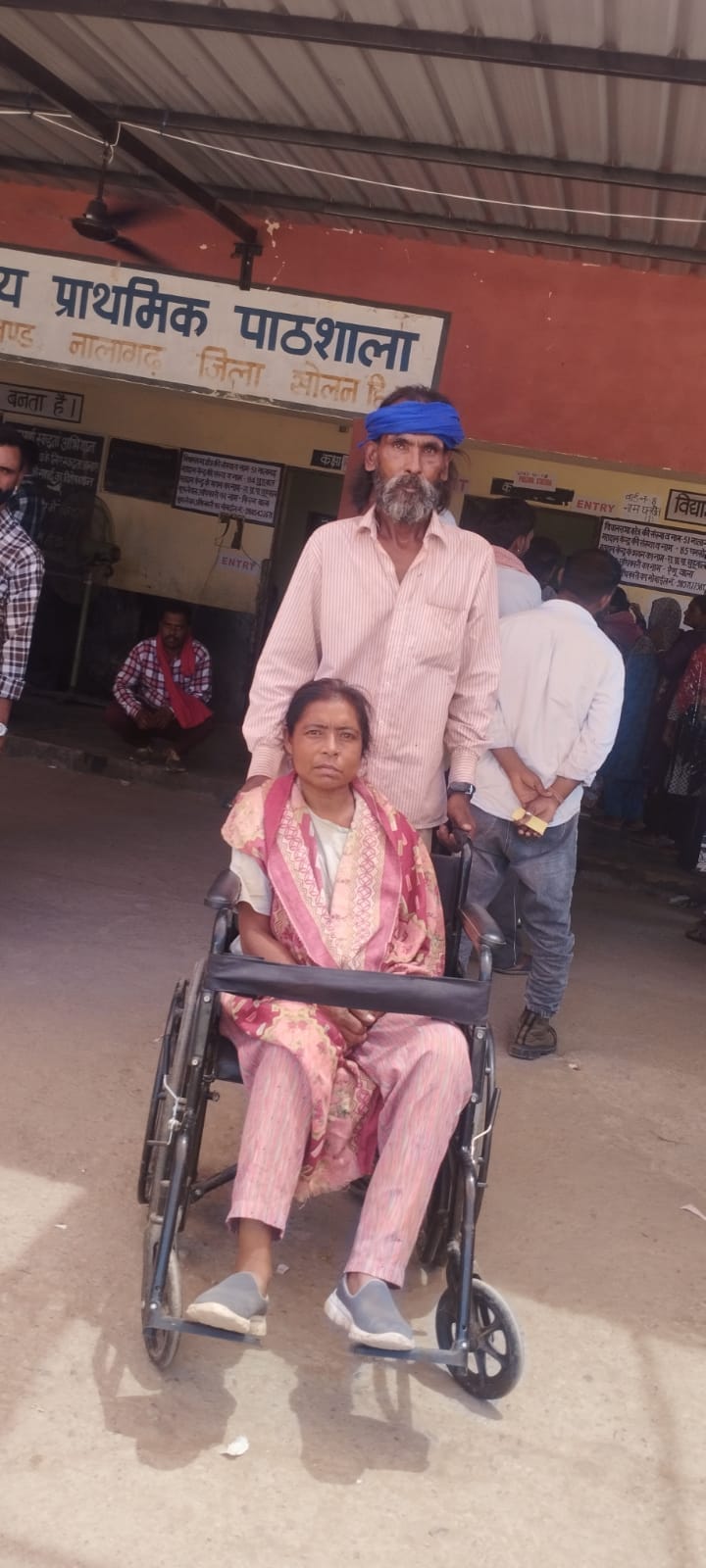 डांगरी पंचायत के कायलर गांव की 96 वर्षीय बुजुर्ग शांता देवी।