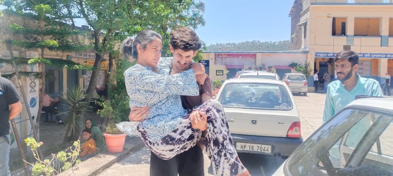 डांगरी पंचायत के कायलर गांव की 96 वर्षीय बुजुर्ग शांता देवी।