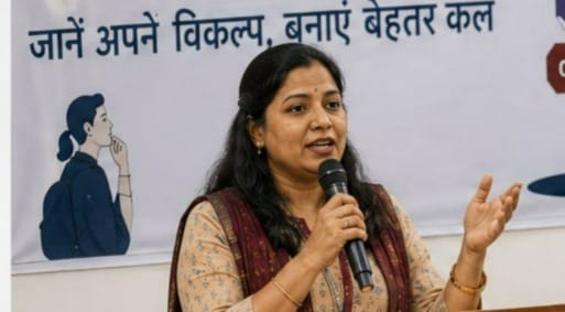 कार्यक्रम में भाग लेतीं छात्राएं। संवाद कार्यक्रम में भाग लेतीं छात्राएं। संवाद