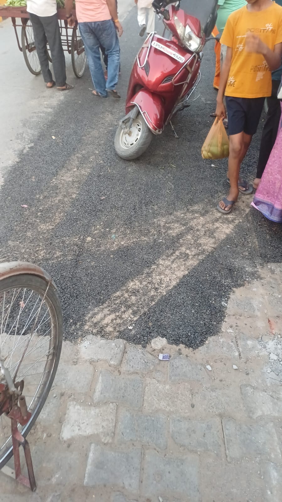 नगर के भीटी में चौड़ीकरण के तहत बनाई गई सड़क।संवाद