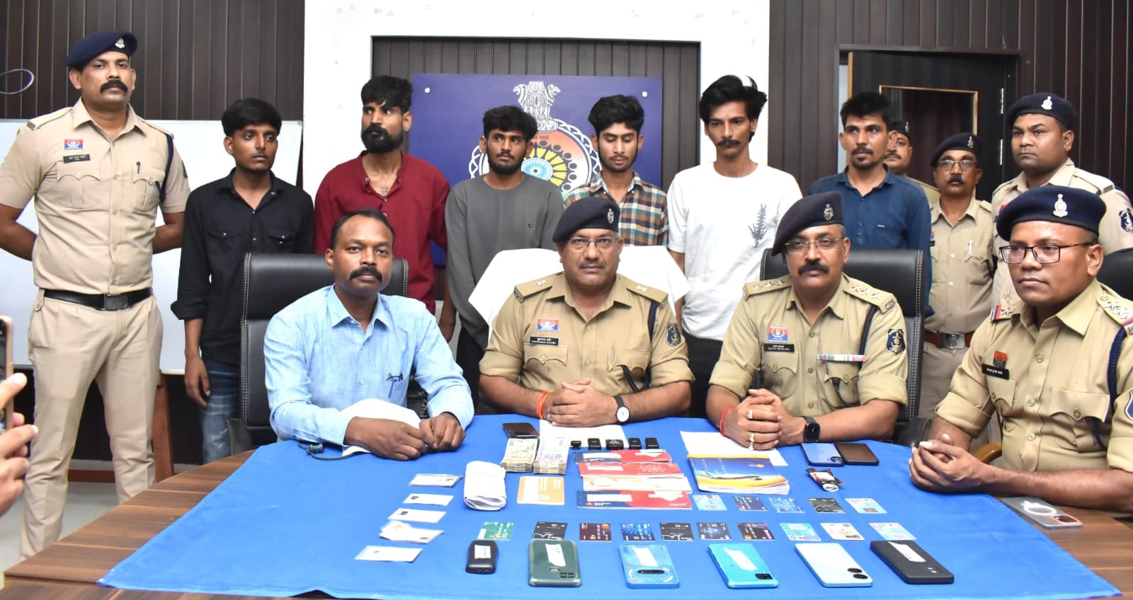 साइबर ठगी करने वाले 6 आरोपियों को पुलिस ने किया गिरफ्तार।