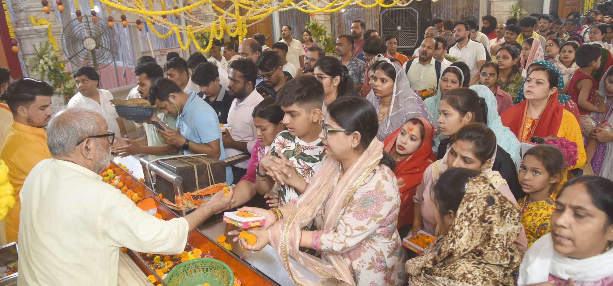 संकटमोचन के दरबार में उमड़ी आस्था