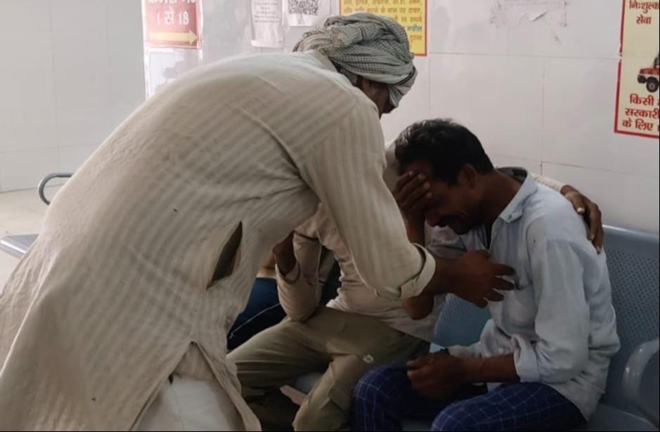 शामली के गांव मालेंडी में किशोर की मौत पर गमजदा परिजन। संवाद शामली के गांव मालेंडी में किशोर की मौत पर गमजदा परिजन। संवाद