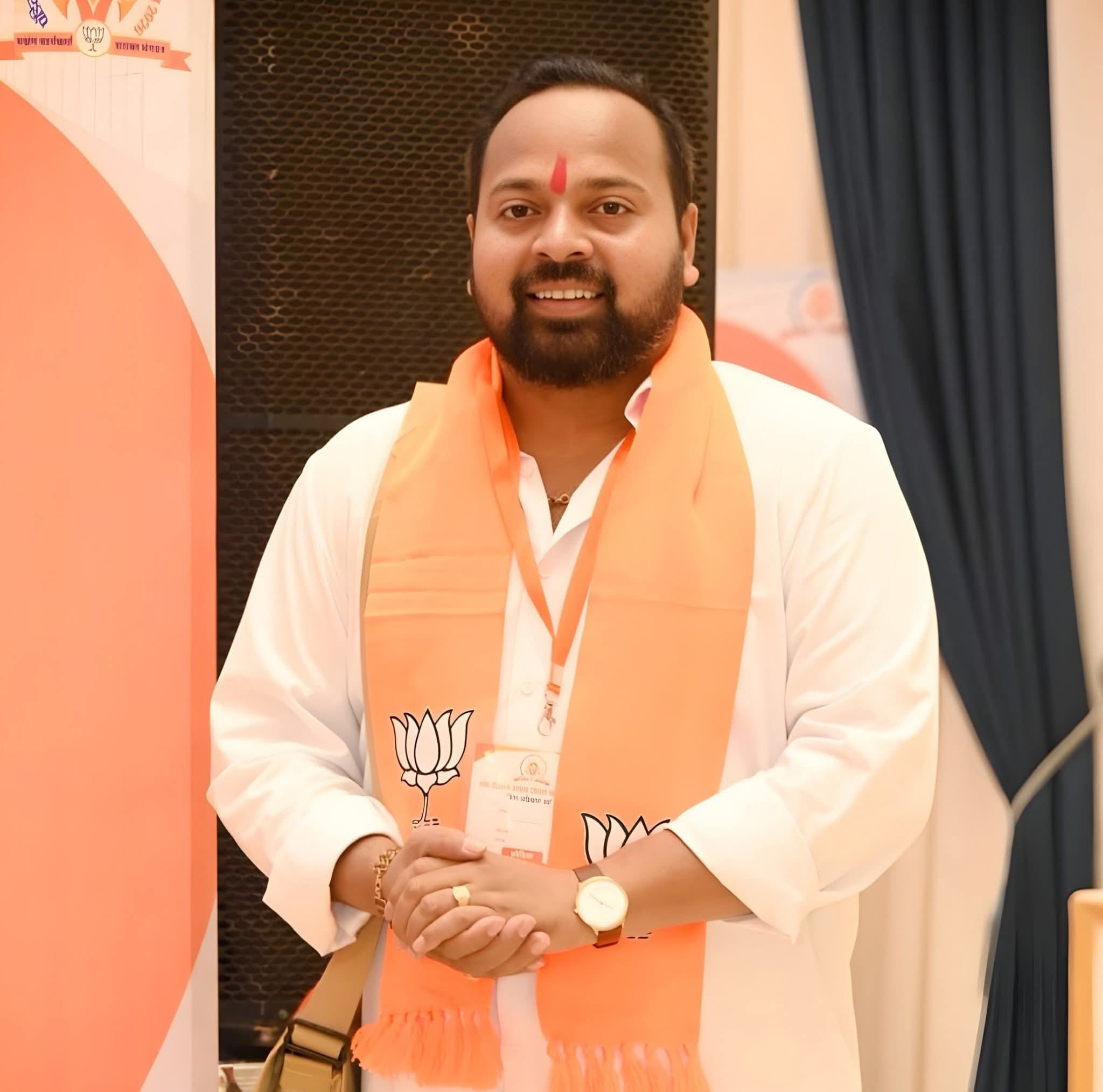 आयोजन स्थल का निरीक्षण करते दीपेश साहू आयोजन स्थल का निरीक्षण करते दीपेश साहू