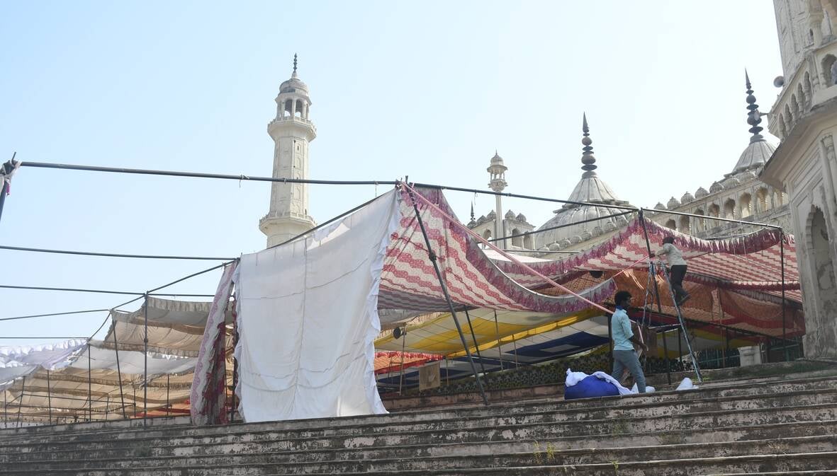 बकरीद की नमाज की मस्जिदों में चलीं तैयारियां। बकरीद की नमाज की मस्जिदों में चलीं तैयारियां।