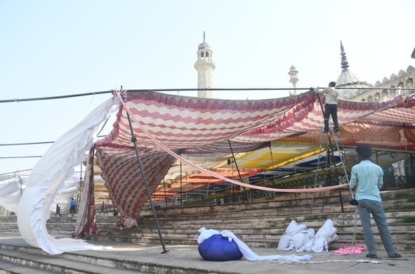 बकरीद की नमाज की मस्जिदों में चलीं तैयारियां। बकरीद की नमाज की मस्जिदों में चलीं तैयारियां।