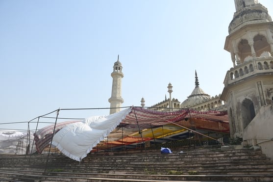 बकरीद की नमाज की मस्जिदों में चलीं तैयारियां। बकरीद की नमाज की मस्जिदों में चलीं तैयारियां।