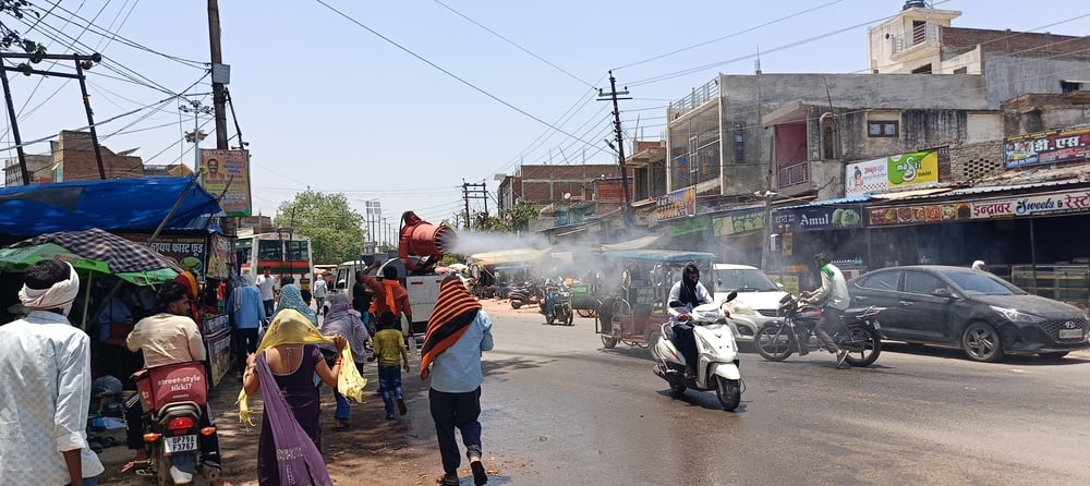 फोटो-35- शहर के कानपुर रोड पर दोपहर के समय पसरा सन्नाटा। संवाद फोटो-35- शहर के कानपुर रोड पर दोपहर के समय पसरा सन्नाटा। संवाद