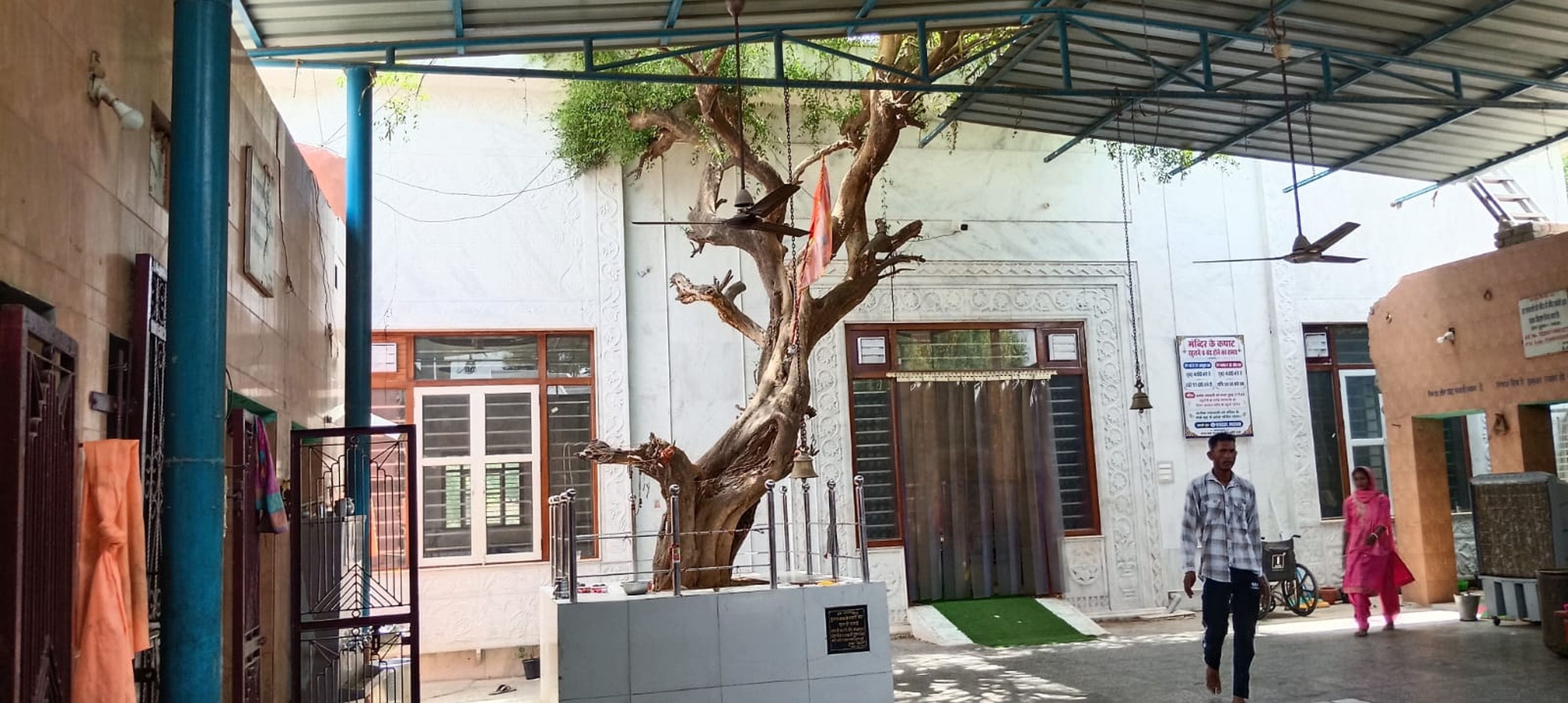 फोटो संख्या:51 गांव पाली स्थित बाबा जयरामदास मंदिर। संवाद