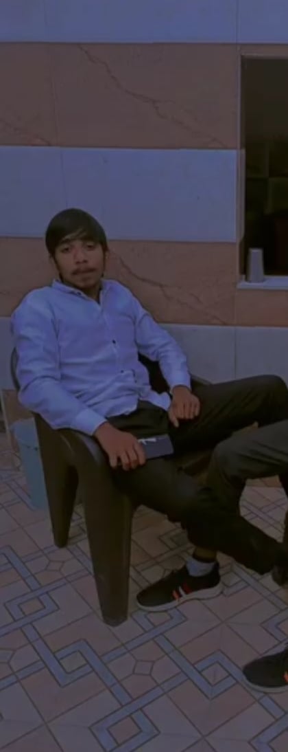 फोटो :: सोनीपत के मुरथल रोड पर ट्राला में टकराने से क्षतिग्रस्त हुई कार को देखते राहगीर। संवाद