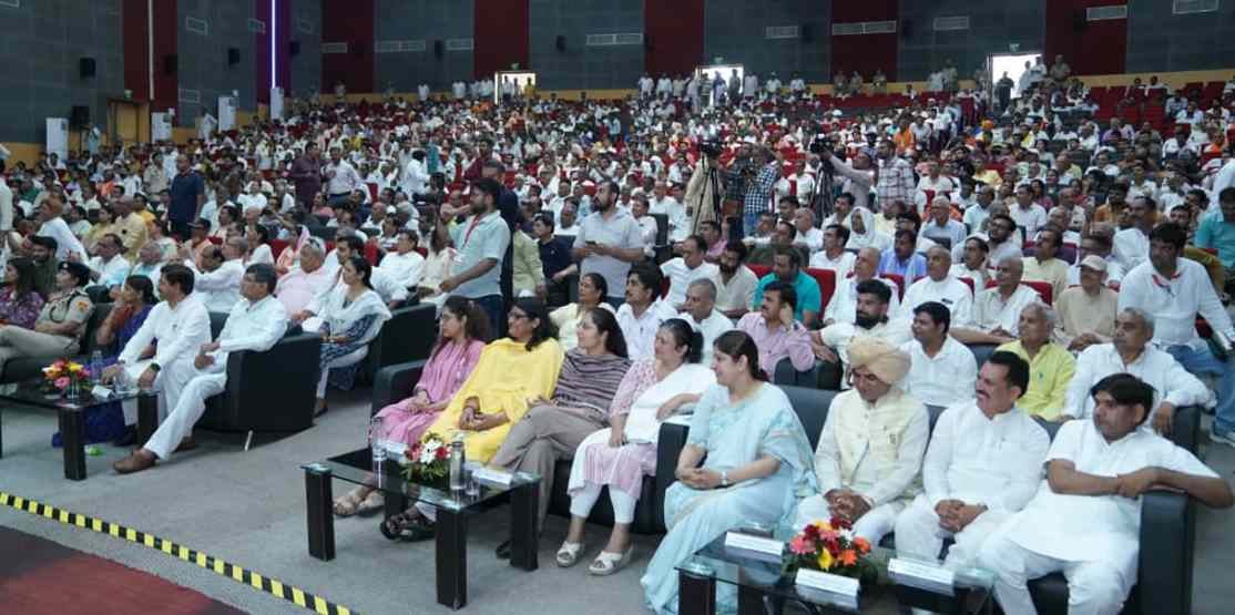 फोटो :: सोनीपत स्थित दीनबंधु छोटूराम विज्ञान एवं प्रौद्योगिकी विश्वविद्यालय में आयोजित शपथ ग्रह फोटो :: सोनीपत स्थित दीनबंधु छोटूराम विज्ञान एवं प्रौद्योगिकी विश्वविद्यालय में आयोजित शपथ ग्रह