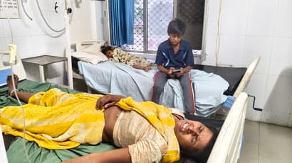 हादसे में घायल लोग। हादसे में घायल लोग।