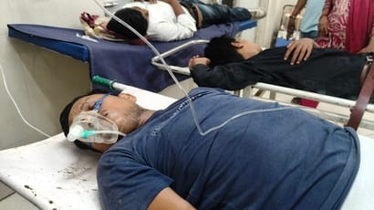 हादसे में घायल लोग। हादसे में घायल लोग।