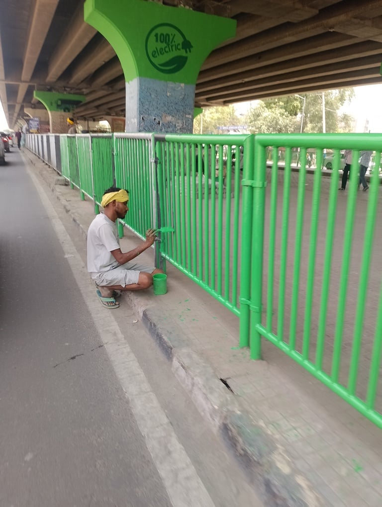 ई-डिपो का निरीक्षण करते शहरी विधायक प्रमोद विज। स्रोत : सूचना विभाग ई-डिपो का निरीक्षण करते शहरी विधायक प्रमोद विज। स्रोत : सूचना विभाग