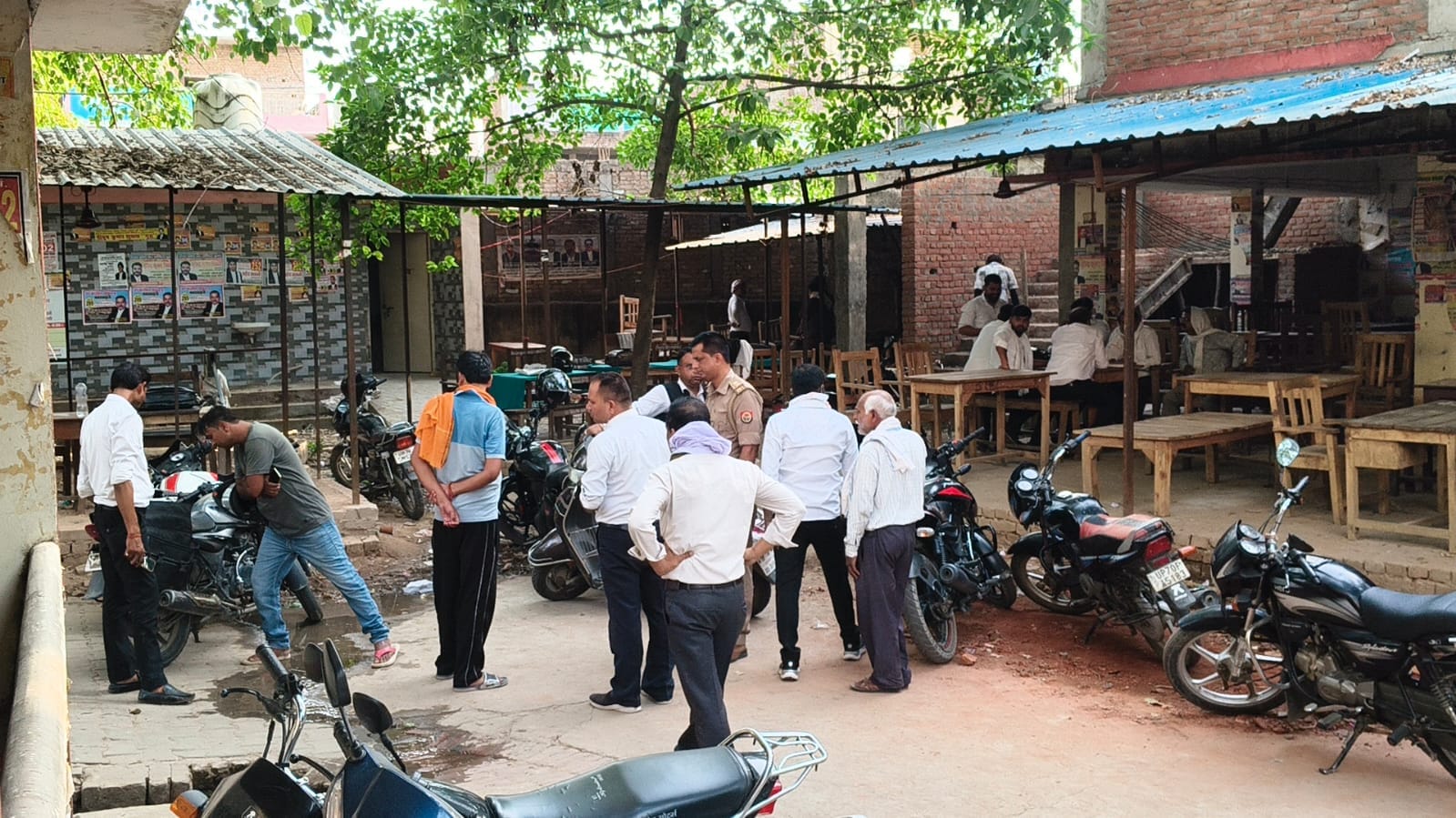 करछना तहसील परिसर से अधिवक्ता की बाइक से 2 लाख चोरी पुलिस जांच पड़ताल में जुटी। करछना तहसील परिसर से अधिवक्ता की बाइक से 2 लाख चोरी पुलिस जांच पड़ताल में जुटी।