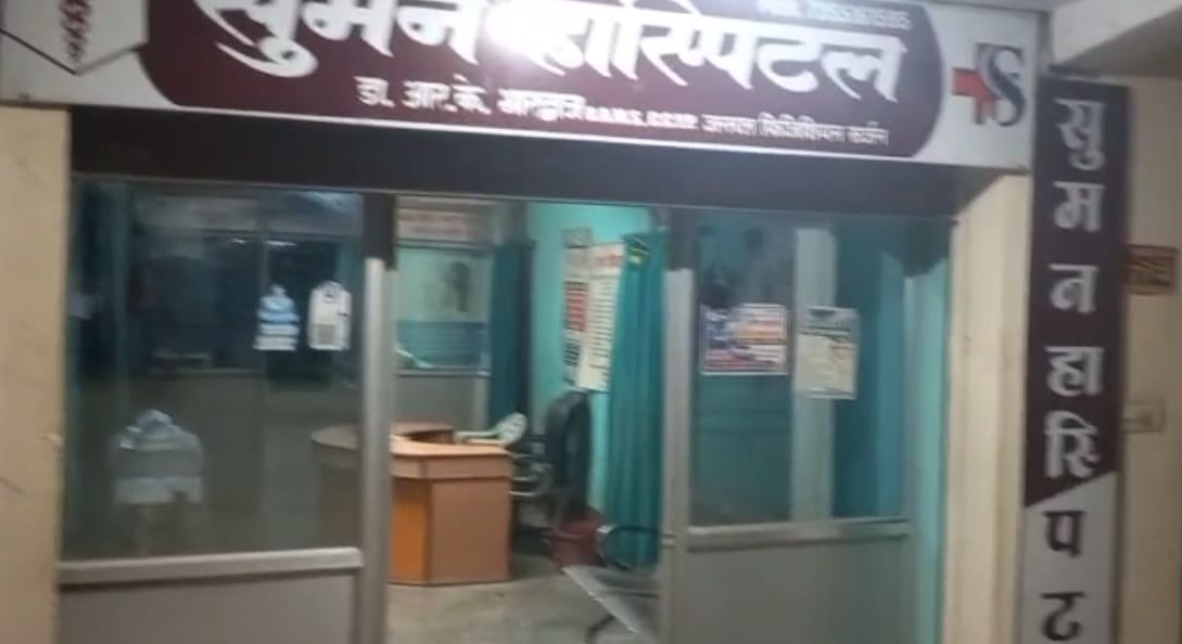 लालगंज में घटना स्थल पर जुटी लोगों की भीड़। संवाद