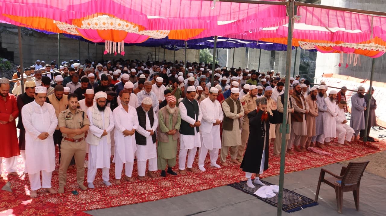 रामबन जिले में धार्मिक उत्साह और भाईचारे के साथ मनाई गई ईद-उल-अज़हा