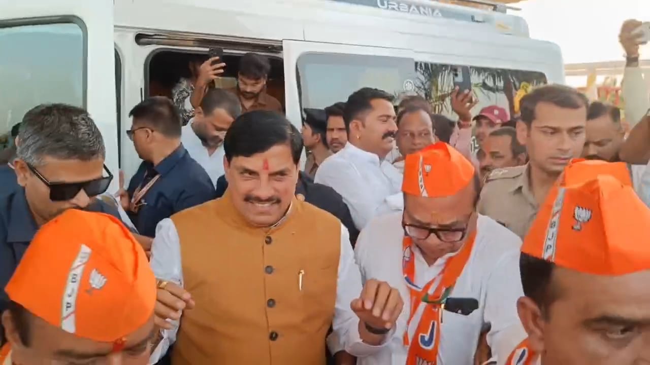 सादगी से पहुँचे उज्जैन सादगी से पहुँचे उज्जैन