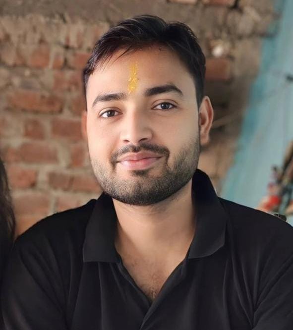 फोटो- 15 हादसे के बाद क्षतिग्रस्त कार। संवाद फोटो- 15 हादसे के बाद क्षतिग्रस्त कार। संवाद