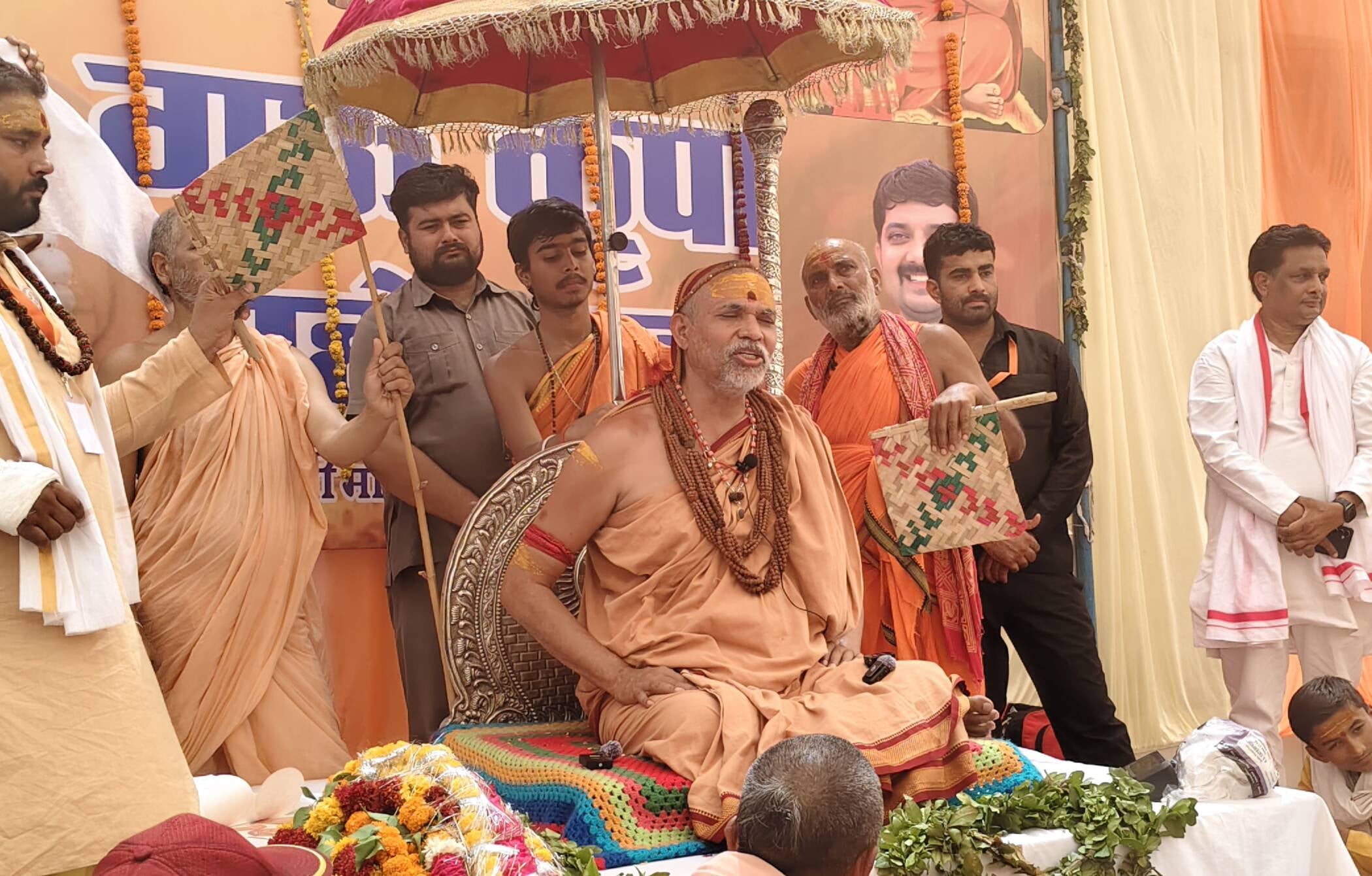 फोटो-19-बिंदकी में लोगो को संबोधित करते शंकराचार्य अविमुक्तेश्वरानंद। संवाद फोटो-19-बिंदकी में लोगो को संबोधित करते शंकराचार्य अविमुक्तेश्वरानंद। संवाद