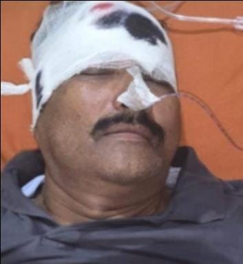 फोटो-23 अचरा तिराहे पर मकान में घटना के बाद पसरा सन्नाटा। स्रोत:  जागरूक पाठक