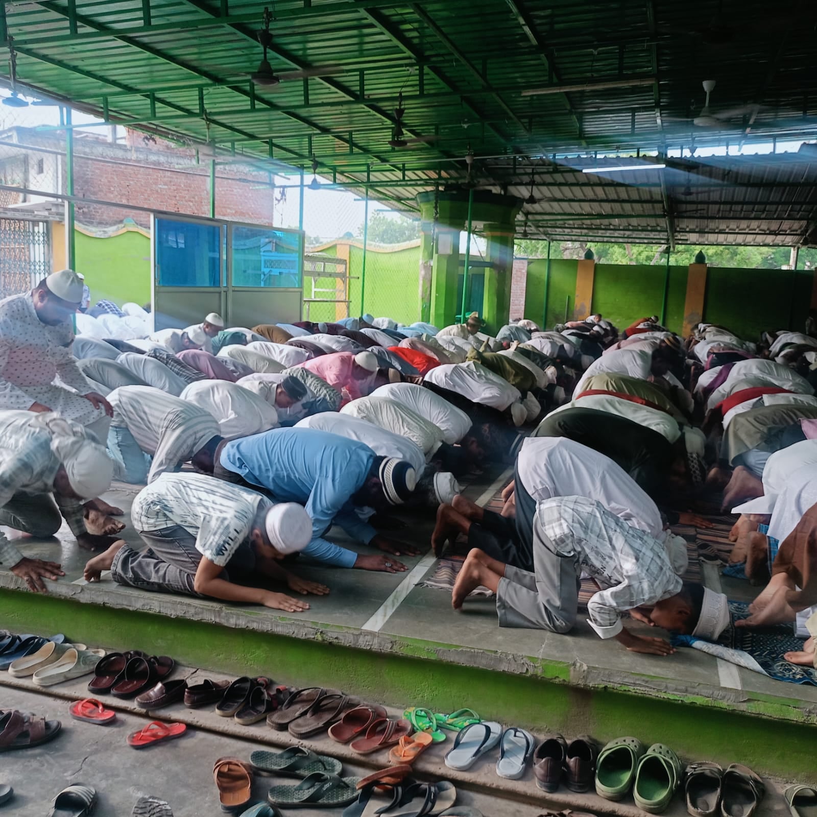 फोटो 28 सीकेटीपी 12 ईदगाह में नमाज अता करते लोग। संवाद फोटो 28 सीकेटीपी 12 ईदगाह में नमाज अता करते लोग। संवाद