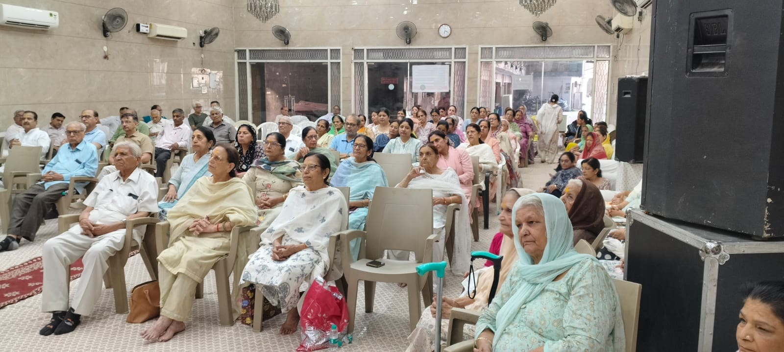 कथा सुनाते आचार्य लालमणि पांडेय। स्रोत : स्वयं कथा सुनाते आचार्य लालमणि पांडेय। स्रोत : स्वयं