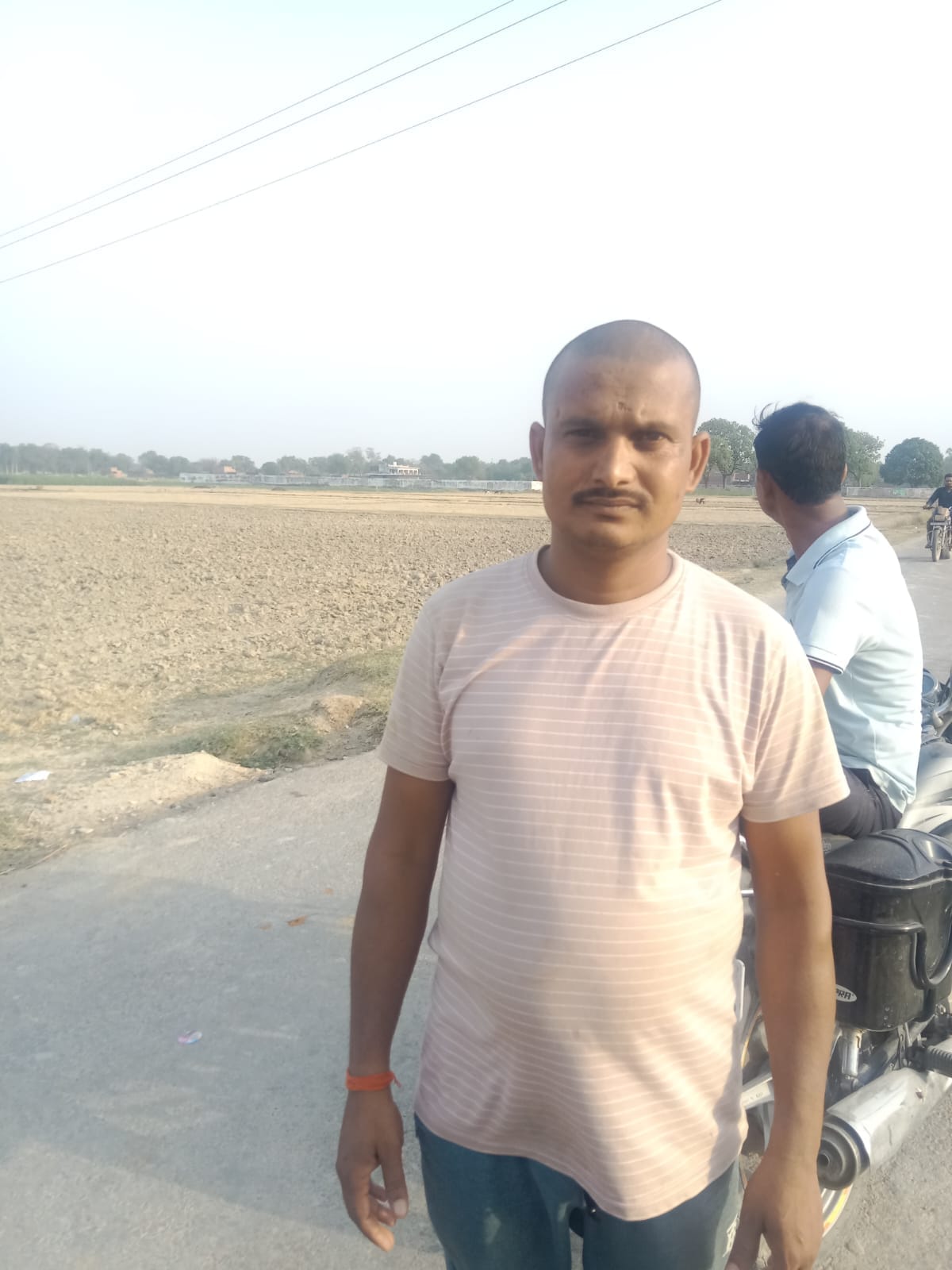 मंझनपुर ब्लॉक के चक थाभां गांव के आम रास्ते में भरा पानी व फैली गंदगी संवाद मंझनपुर ब्लॉक के चक थाभां गांव के आम रास्ते में भरा पानी व फैली गंदगी संवाद