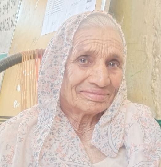 धर्मपुर ब्लॉक की हुड़ंग पंचायत में पहली बार वोट देने पहुंची युवा। संवाद