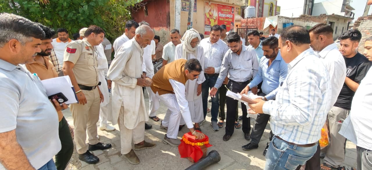 विकास कार्यों का शुभारंभ करते विधायक सतपाल जांबा।